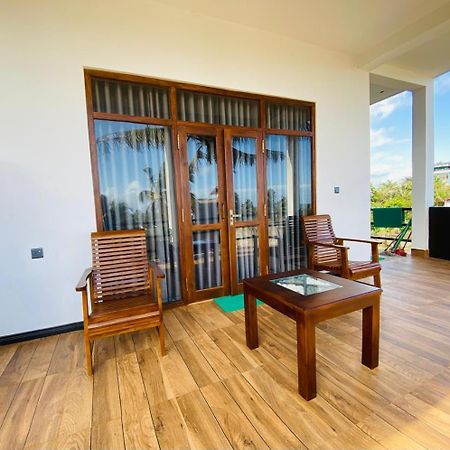 The Wave'S Guest House Мириса Екстериор снимка