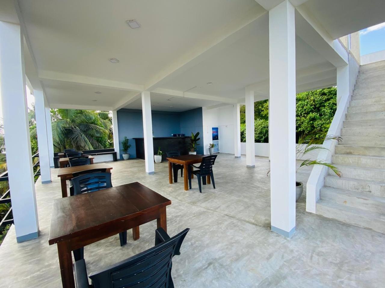 The Wave'S Guest House Мириса Екстериор снимка
