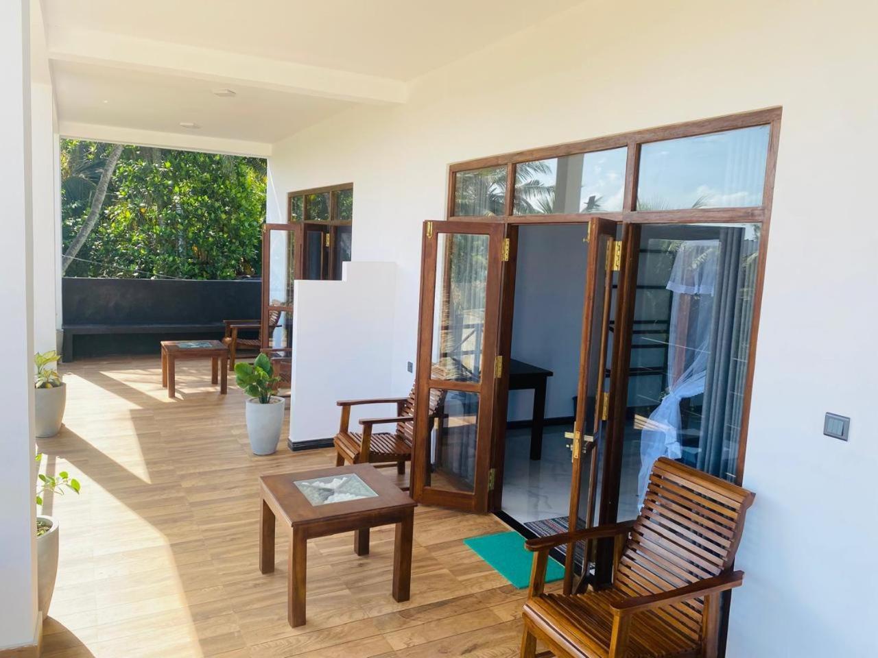The Wave'S Guest House Мириса Екстериор снимка