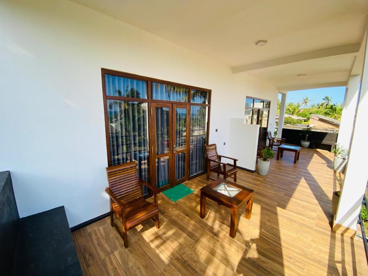 The Wave'S Guest House Мириса Екстериор снимка