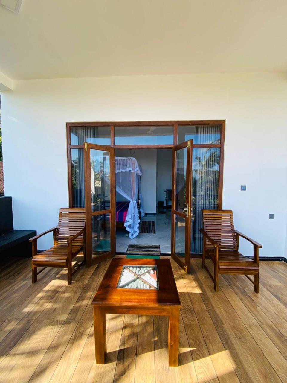 The Wave'S Guest House Мириса Екстериор снимка