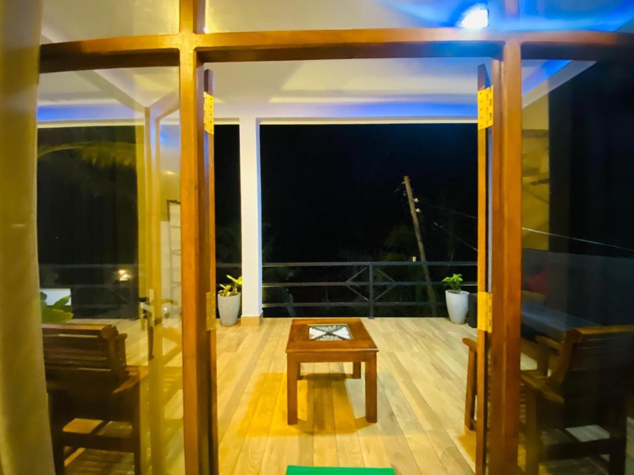 The Wave'S Guest House Мириса Екстериор снимка