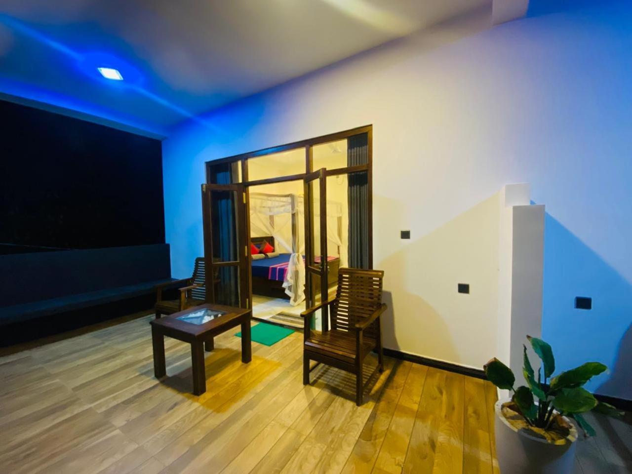 The Wave'S Guest House Мириса Екстериор снимка
