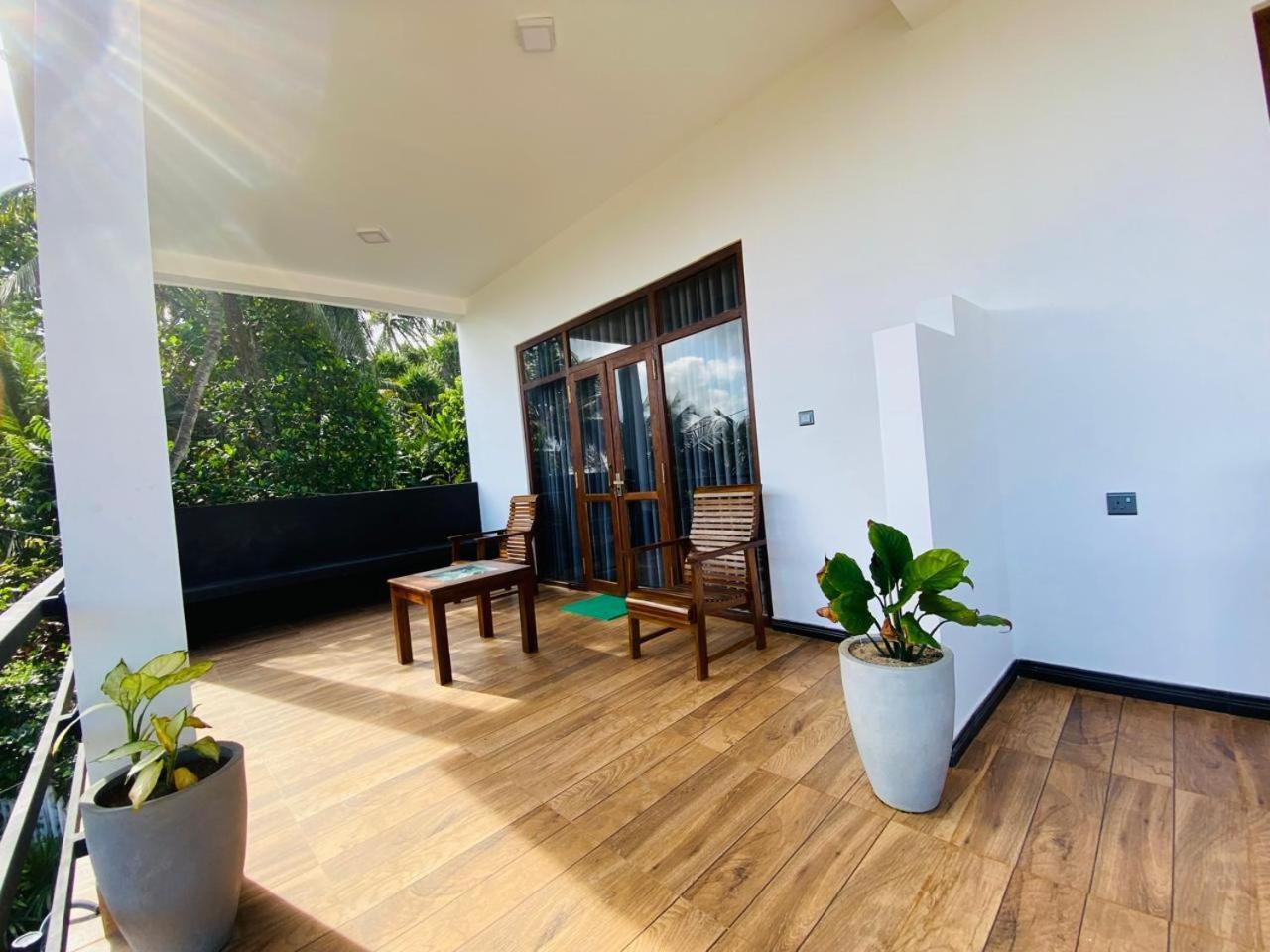 The Wave'S Guest House Мириса Екстериор снимка