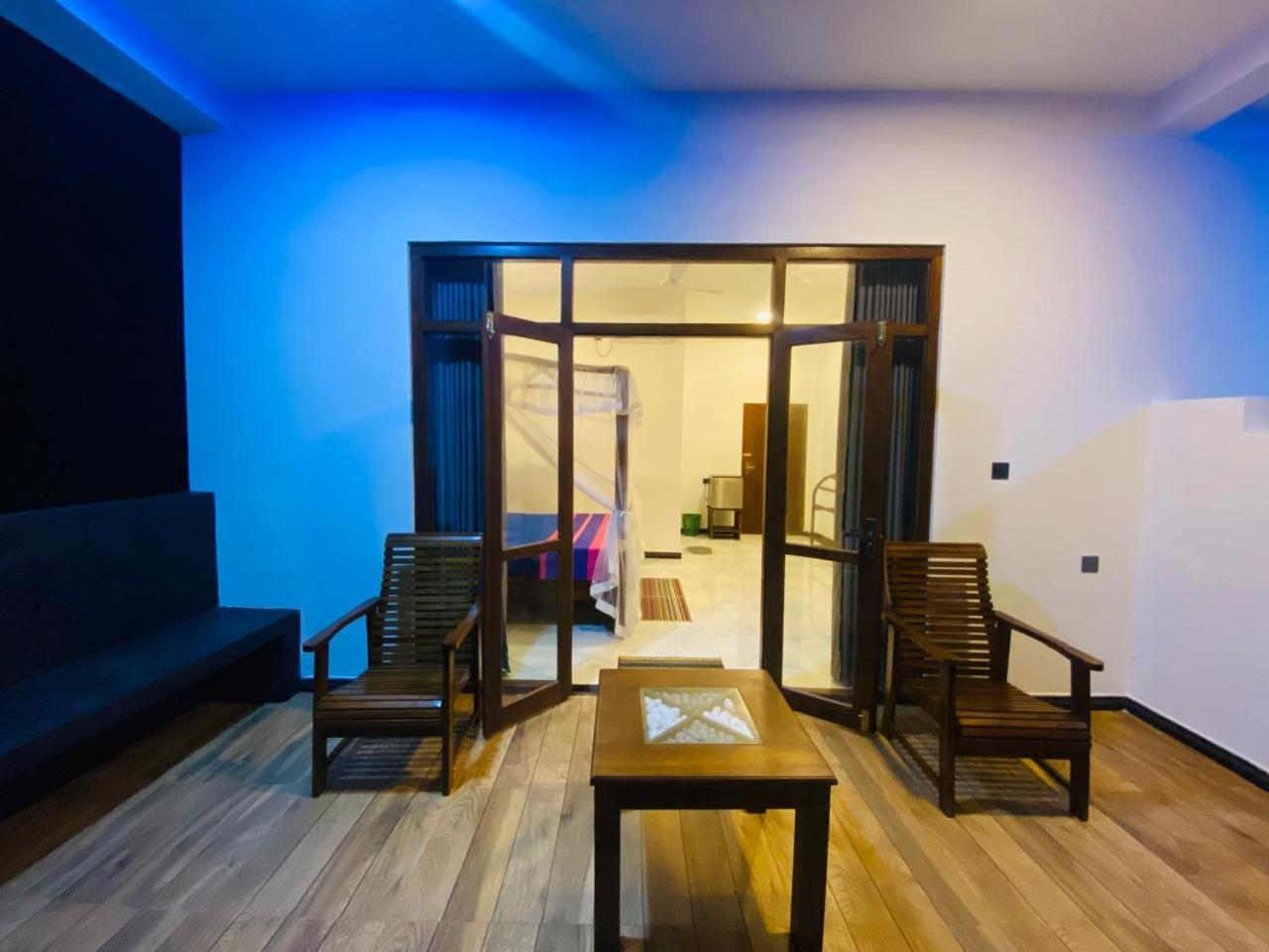 The Wave'S Guest House Мириса Екстериор снимка