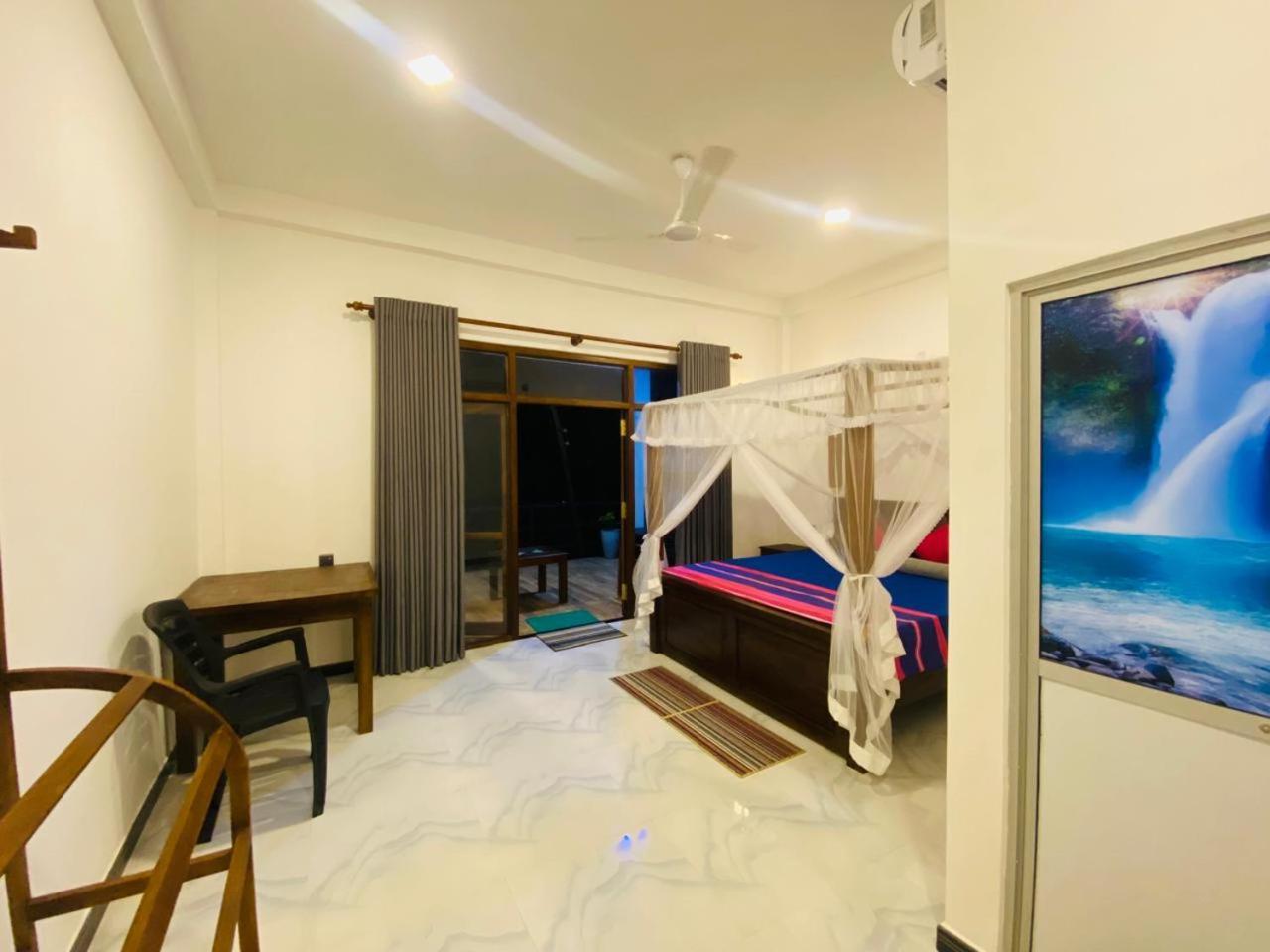 The Wave'S Guest House Мириса Екстериор снимка