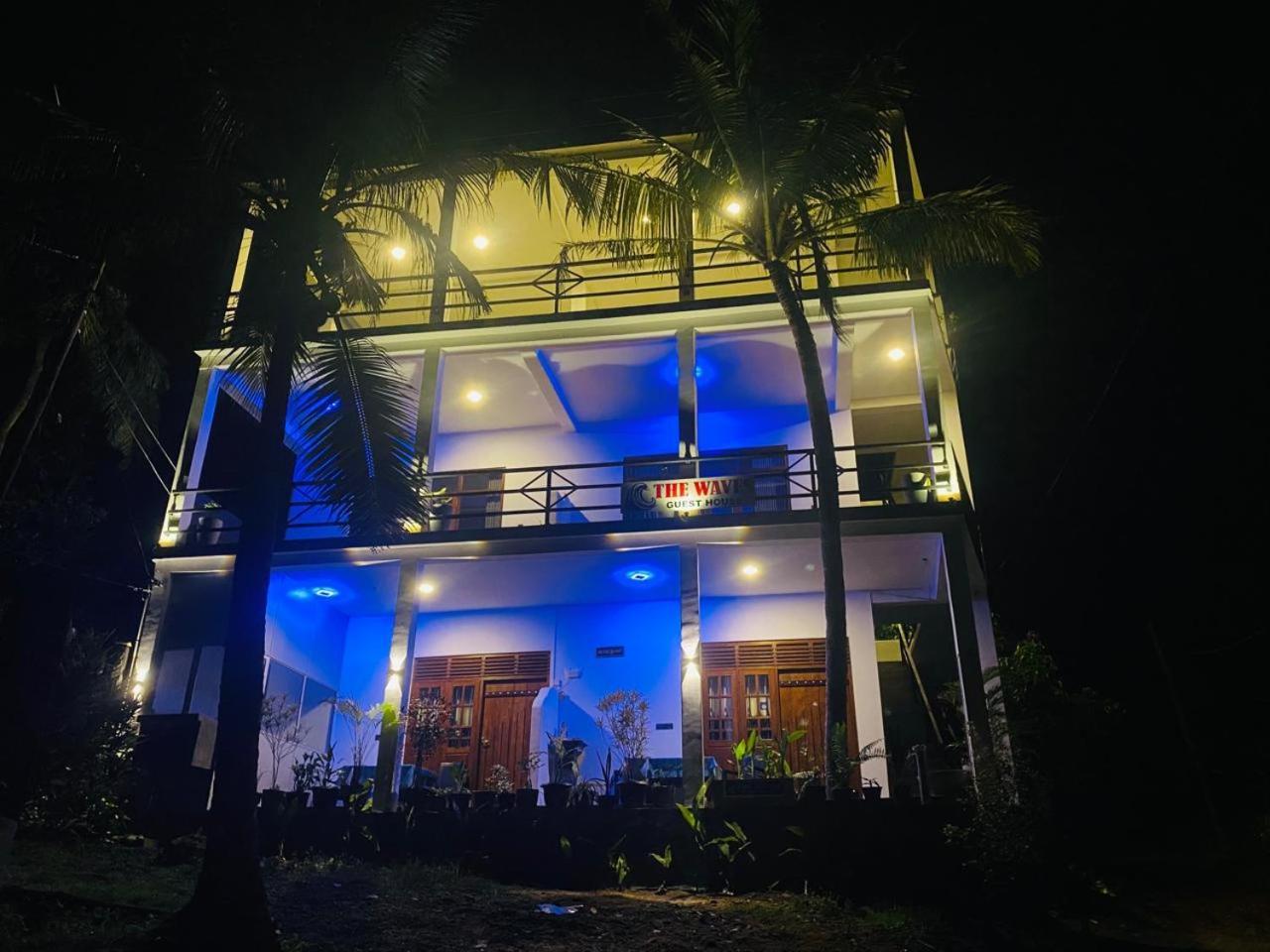 The Wave'S Guest House Мириса Екстериор снимка