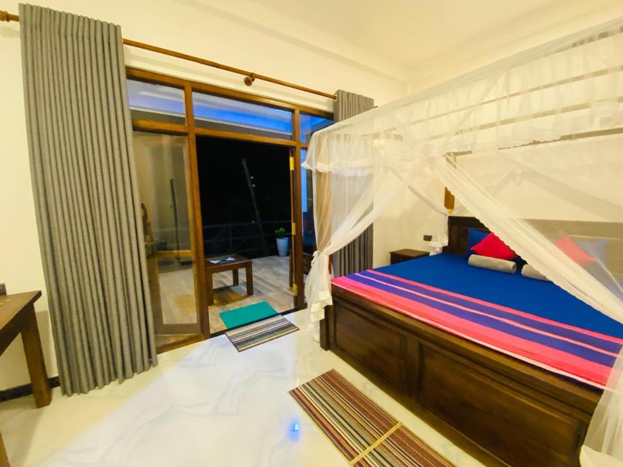 The Wave'S Guest House Мириса Екстериор снимка