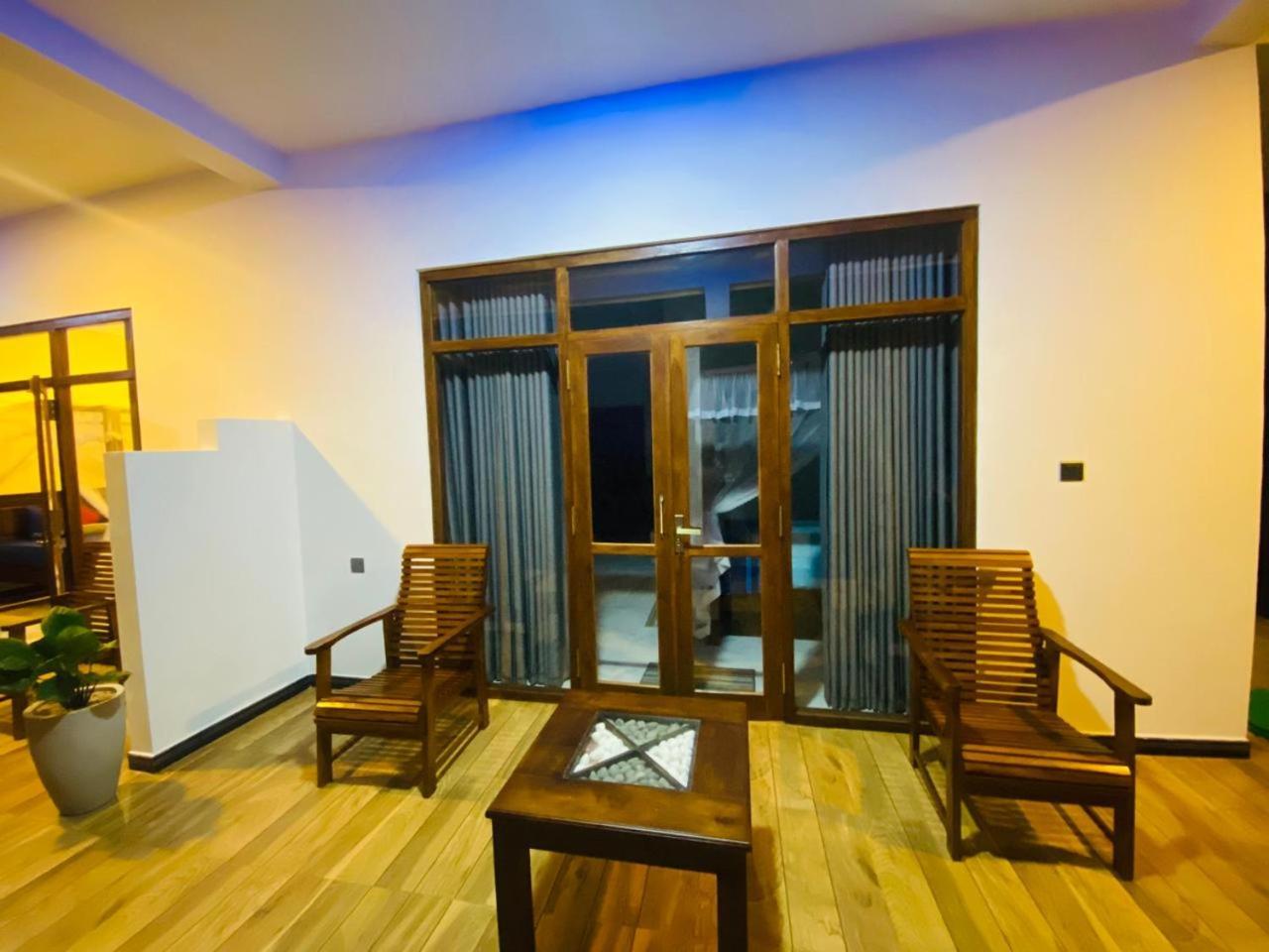 The Wave'S Guest House Мириса Екстериор снимка