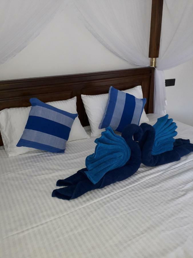 The Wave'S Guest House Мириса Екстериор снимка
