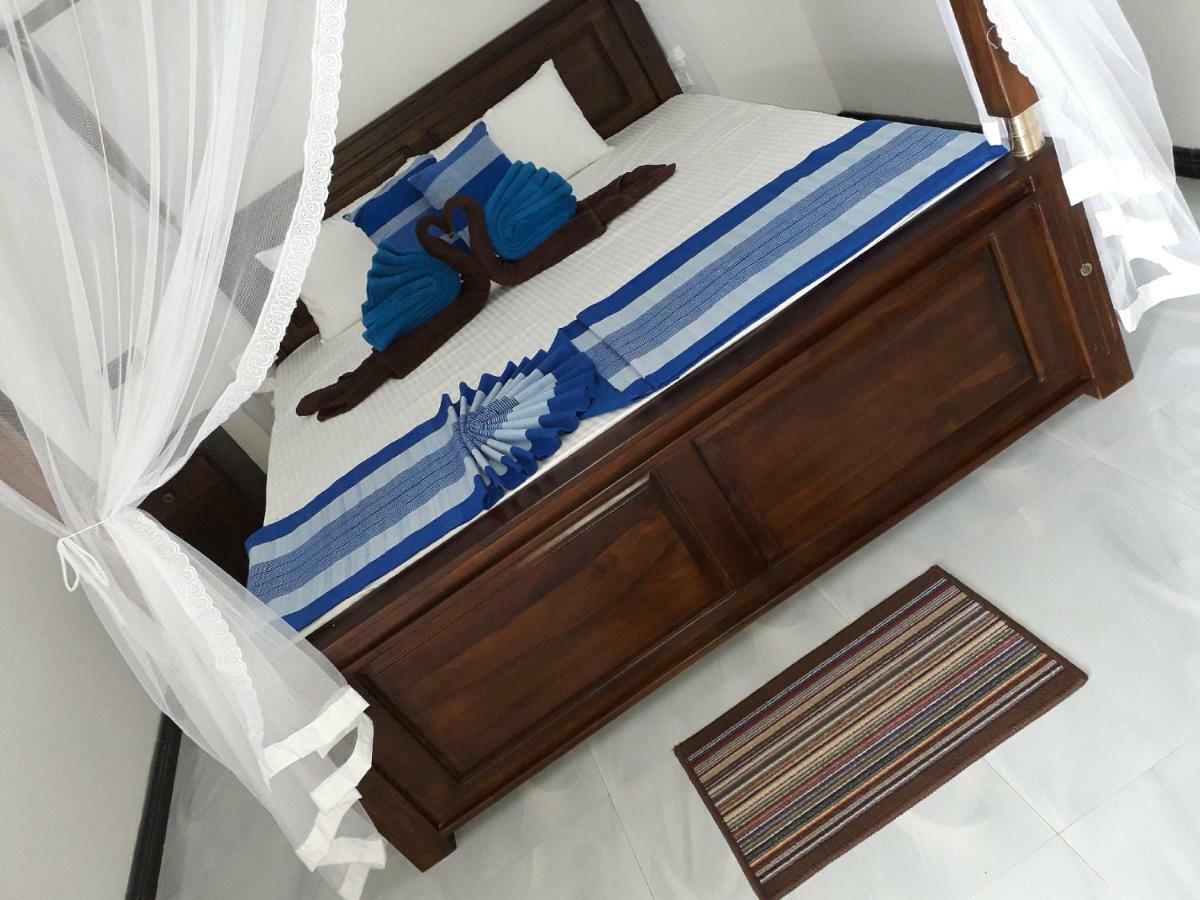 The Wave'S Guest House Мириса Екстериор снимка