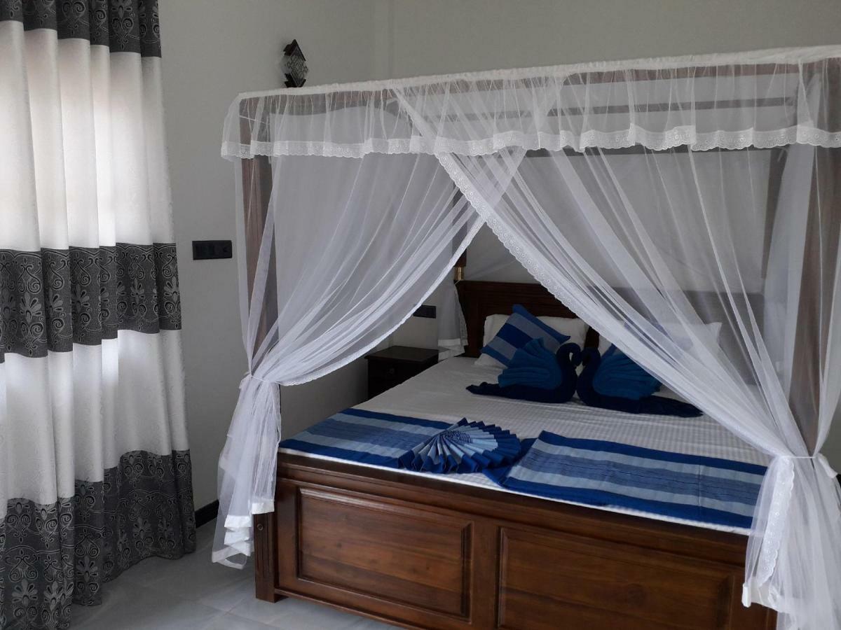 The Wave'S Guest House Мириса Екстериор снимка