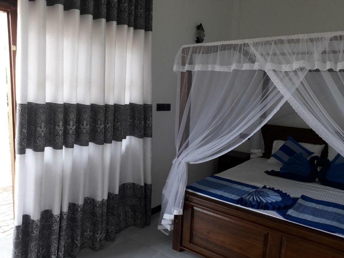 The Wave'S Guest House Мириса Екстериор снимка