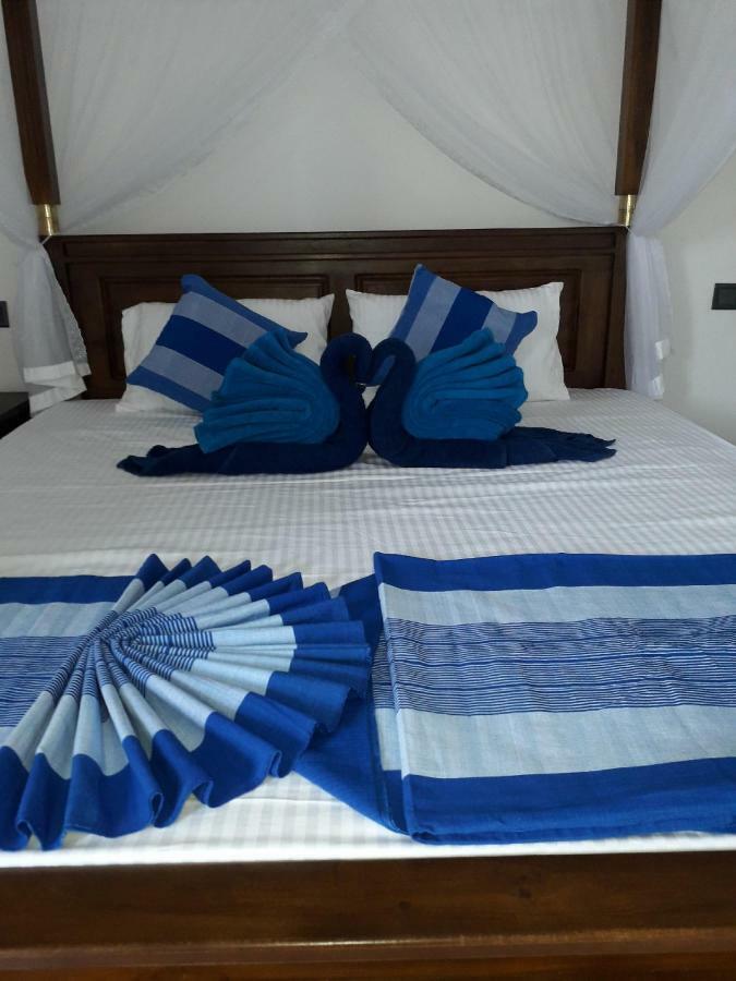 The Wave'S Guest House Мириса Екстериор снимка