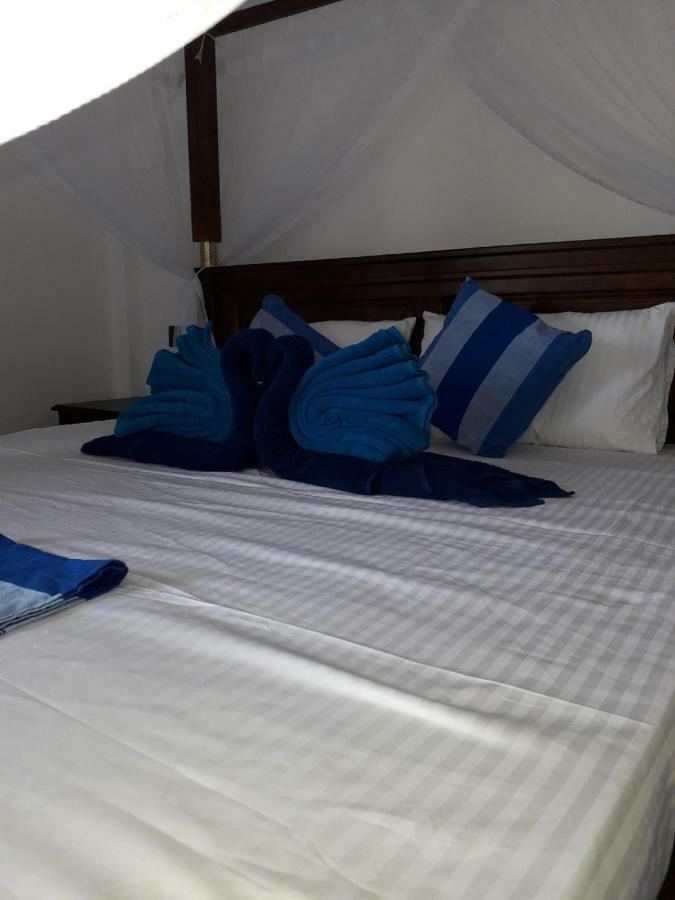 The Wave'S Guest House Мириса Екстериор снимка