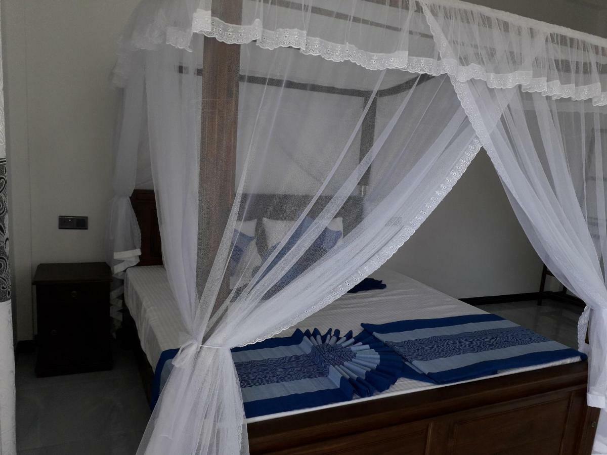 The Wave'S Guest House Мириса Екстериор снимка