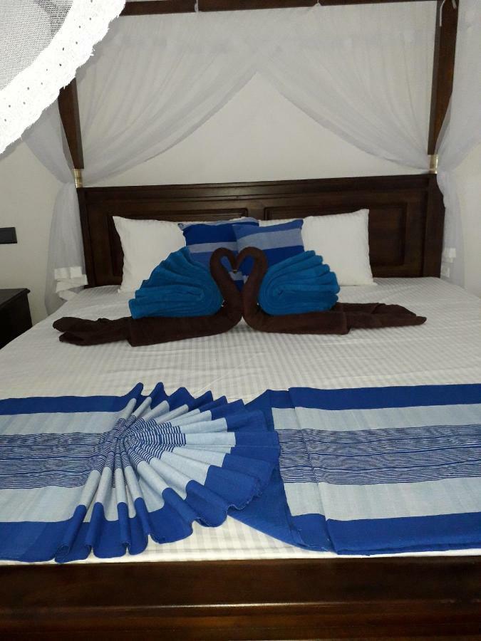 The Wave'S Guest House Мириса Екстериор снимка