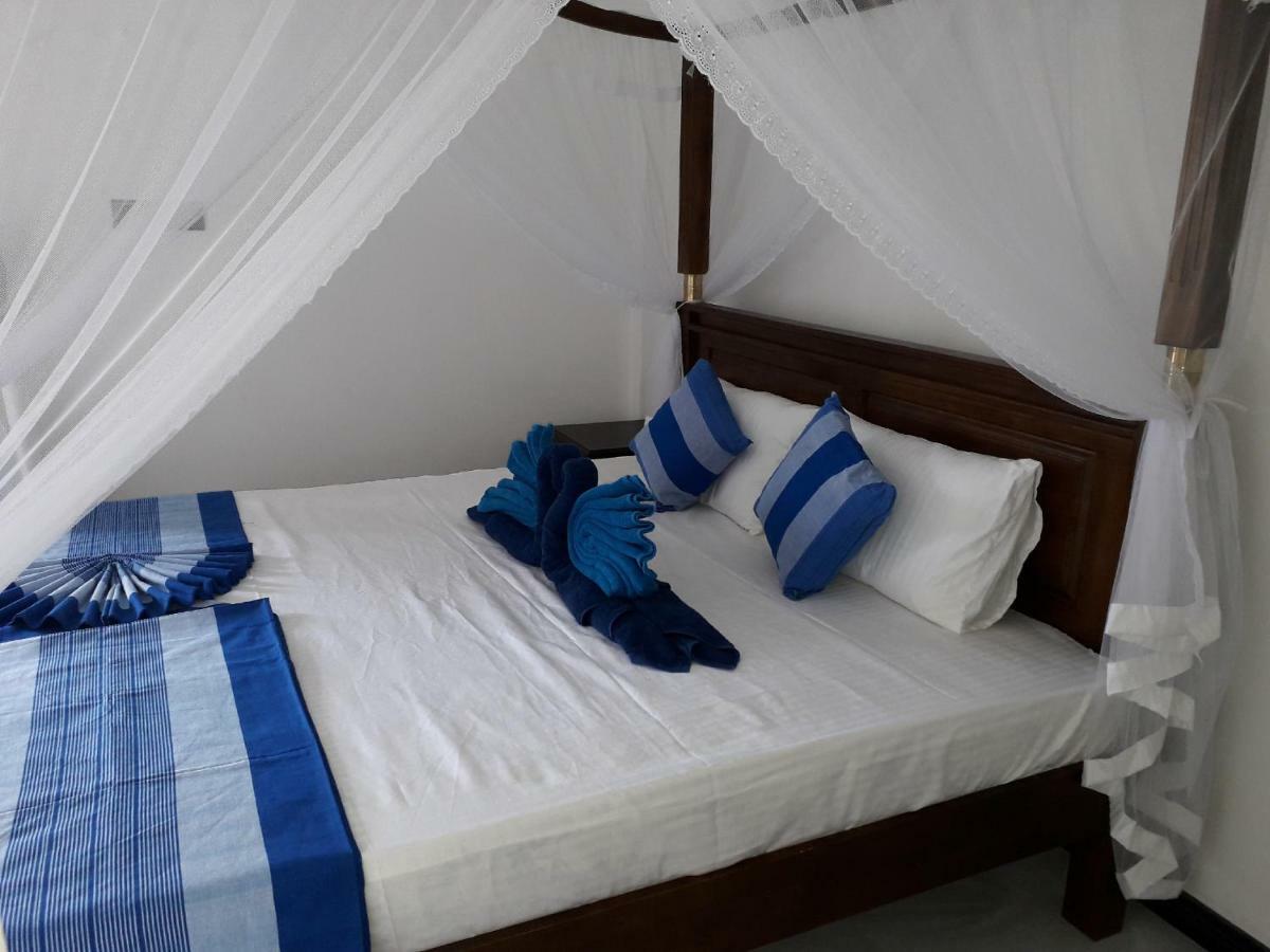 The Wave'S Guest House Мириса Екстериор снимка