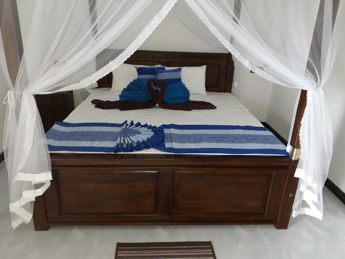 The Wave'S Guest House Мириса Екстериор снимка